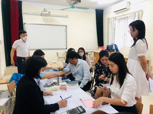 Trường Tiểu học Giang Biên tổ chức khám sức khỏe cho toàn bộ  cán bộ - giáo viên - nhân viên nhà trường