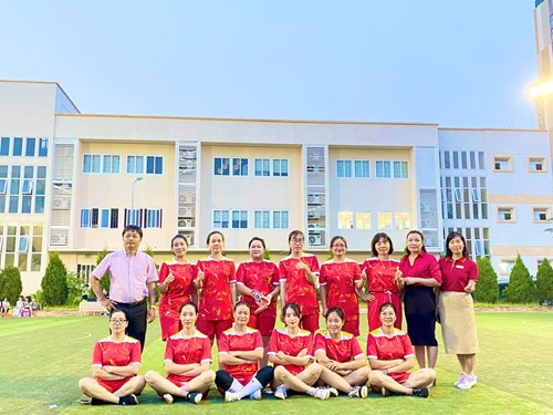 Trường Tiểu học Giang Biên với trường Tiểu học Đô Thị Việt Hưng giao lưu bóng đá nữ năm học 2023-2024