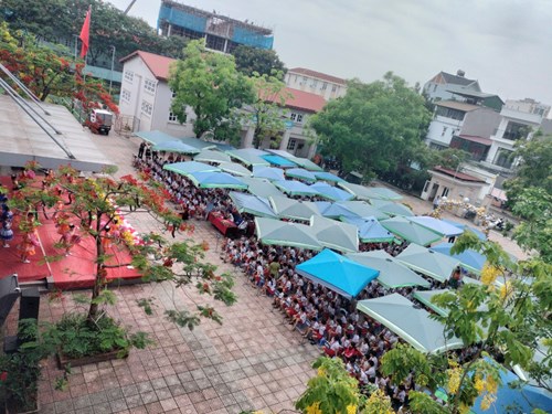 Buổi lễ tổng kết ngập tràn cảm xúc của thầy và trò trường Tiểu học Giang Biên