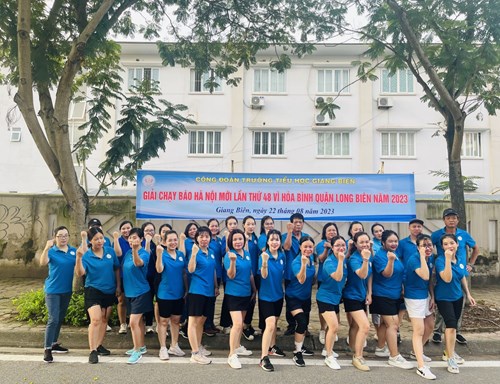 Hưởng ứng Giải chạy Báo Hà Nội mới lần thứ 48 vì hòa bình của trường Tiểu học Giang Biên