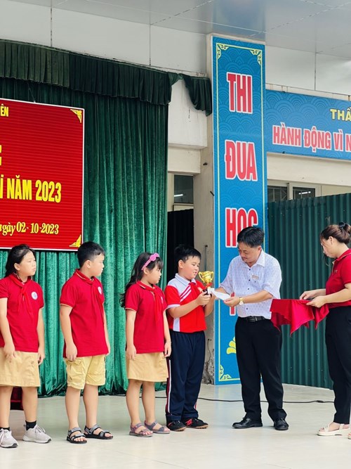 Trường Tiểu học Giang Biên tổ chức trò chơi dân gian vào thứ 6 hằng tuần