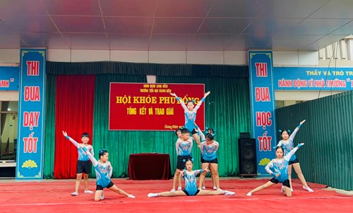Màn biểu diễn Aerobic  ấn tượng của học sinh lớp 4A3 tại Trường TH Giang Biên