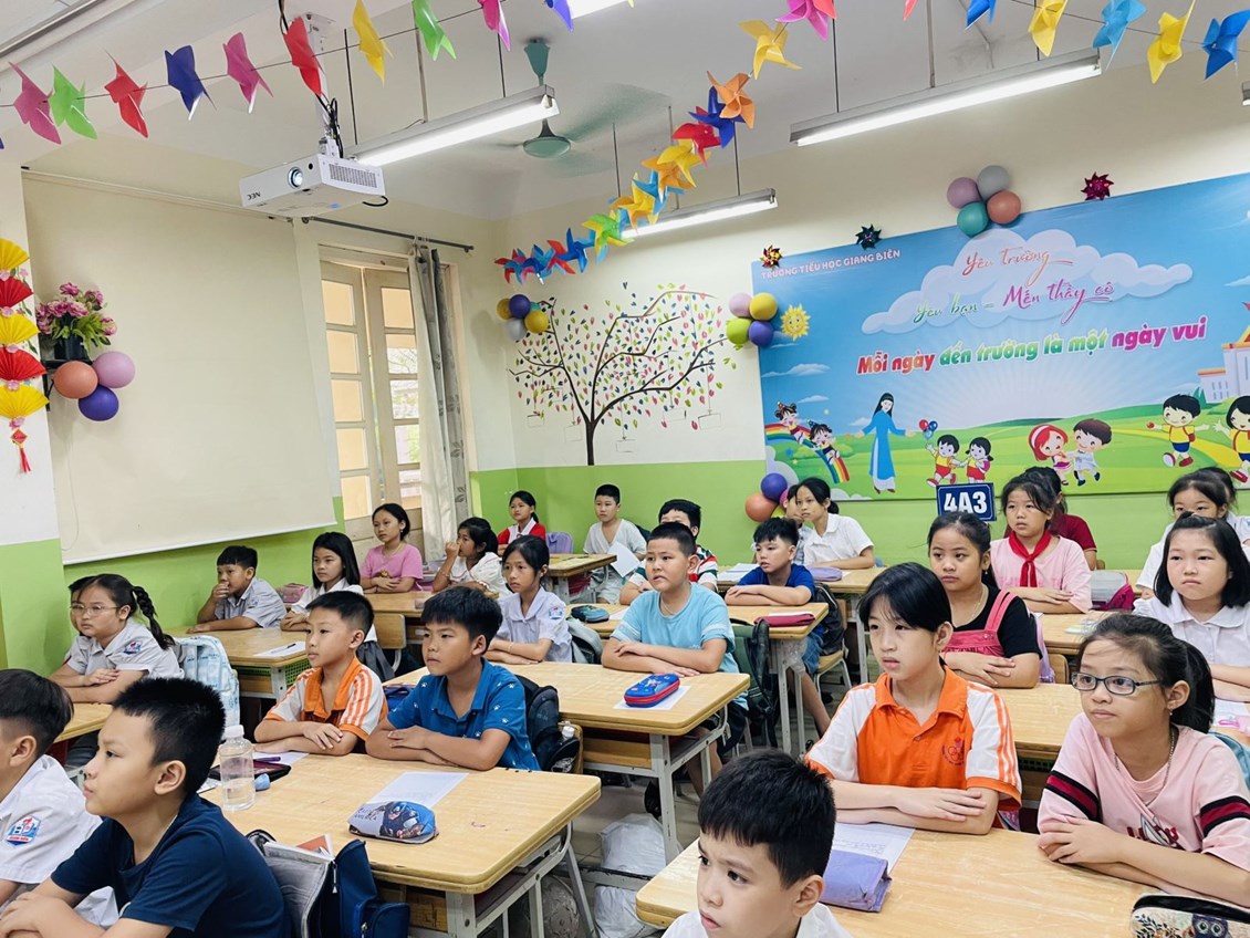 Lớp 4A3 - Trường Tiểu học Giang Biên tổ chức buổi tuyên truyền về dịch Sốt xuất huyết.