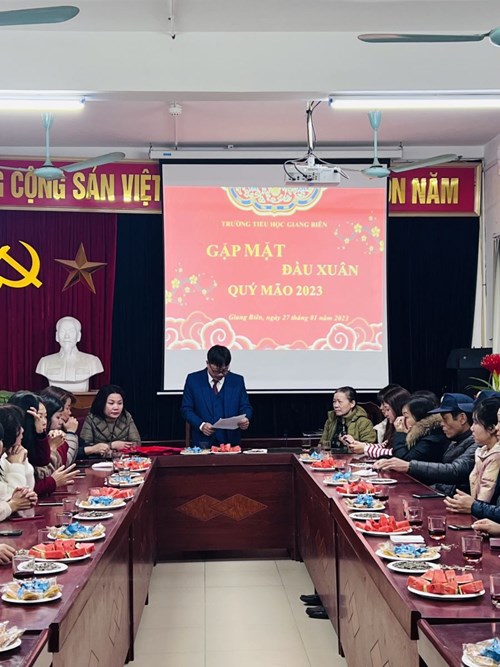 Trường Tiểu học Giang Biên gặp mặt Cán bộ, Giáo viên, Nhân viên nhân dịp đầu xuân Quý Mão