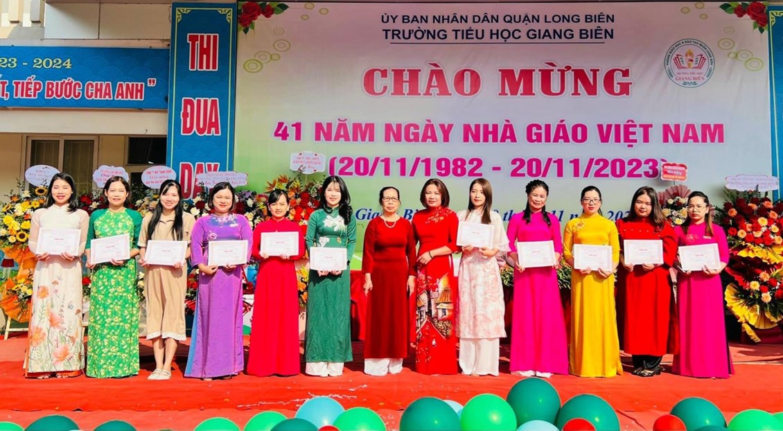 Trường Tiểu học Giang Biên long trọng tổ chức kỉ niệm 41 năm ngày nhà giáo Việt Nam