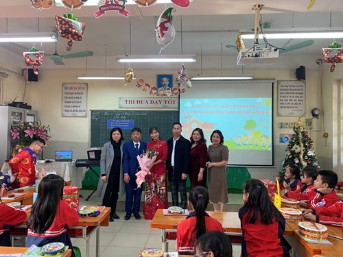 Cô giáo Vũ Kim Dung thực hiện thành công tiết dạy trong hội thi giáo viên dạy giỏi cấp Quận năm học 2022-2023