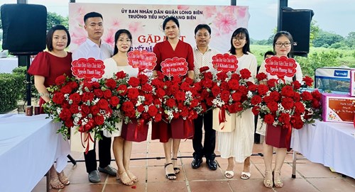 Trường Tiểu học Giang Biên gặp mặt Tổng kết năm học 2022 - 2023; Chia tay nhà giáo về nghỉ hưu; Chào đón các viên chức mới về trường.