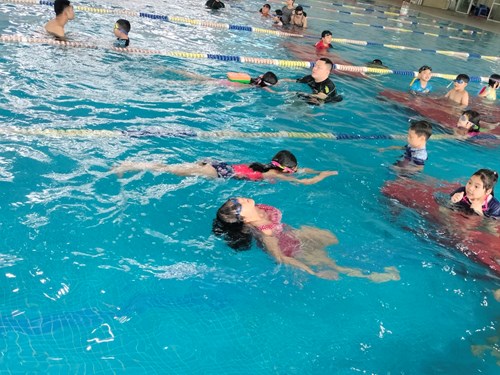  Trường TH Giang Biên hoàn thành Chương trình  Phổ cập bơi cho học sinh- Năm học 2022- 2023 