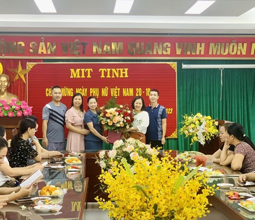 Công đoàn Tiểu học Gia Thượng tổ chức Mittinh kỉ niệm ngày Phụ nữ Việt Nam 20-10