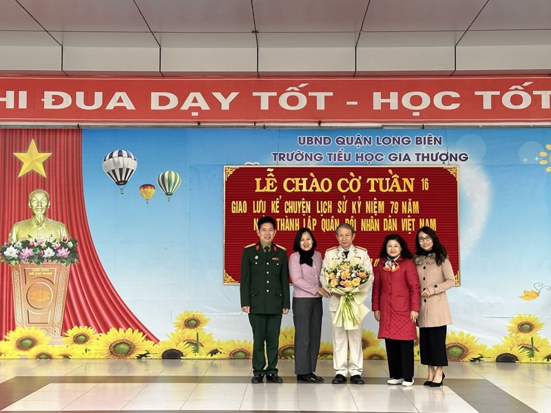Giáo dục truyền thống: Kỷ niệm 79 năm Ngày thành lập Quân đội Nhân dân Việt Nam