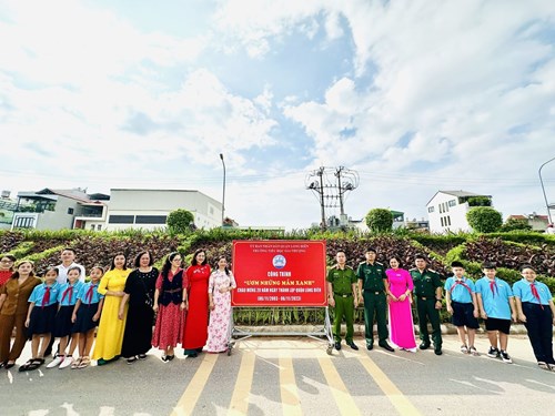 Trường Tiểu học Gia Thượng gắn biển công trình “Ươm những mầm xanh” chào mừng 20 năm thành lập Quận Long Biên