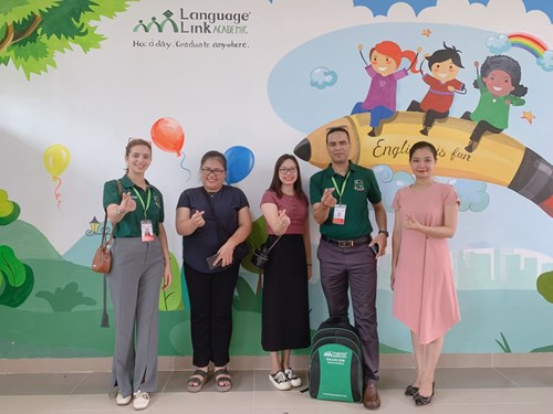 Trung tâm Ngoại Ngữ Language Link đến thăm Trường Tiểu học Gia Thượng trước thềm năm học mới.