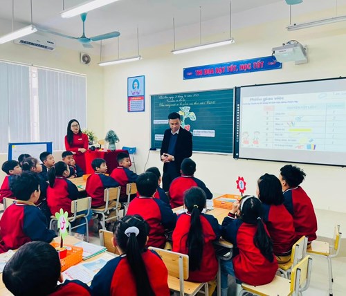 Chúc mừng cô giáo Nguyễn Ngọc Huyền  hoàn thành tiết dự thi giáo viên dạy giỏi cấp quận
