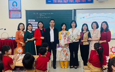 Chúc mừng cô giáo Bùi Thị Thanh Thúy  hoàn thành tiết thi Giáo viên dạy giỏi cấp Quận