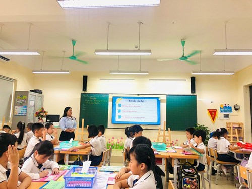 Chuyên đề Tiếng Việt  lớp 3 - Bài: Luyện Tập: Mở rộng vốn từ về nhà trường. Câu hỏi 