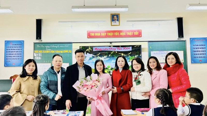 Cô giáo Lê Thị Ngọc Anh hoàn thành tiết dự thi GVG cấp Quận Năm học 2023-2024