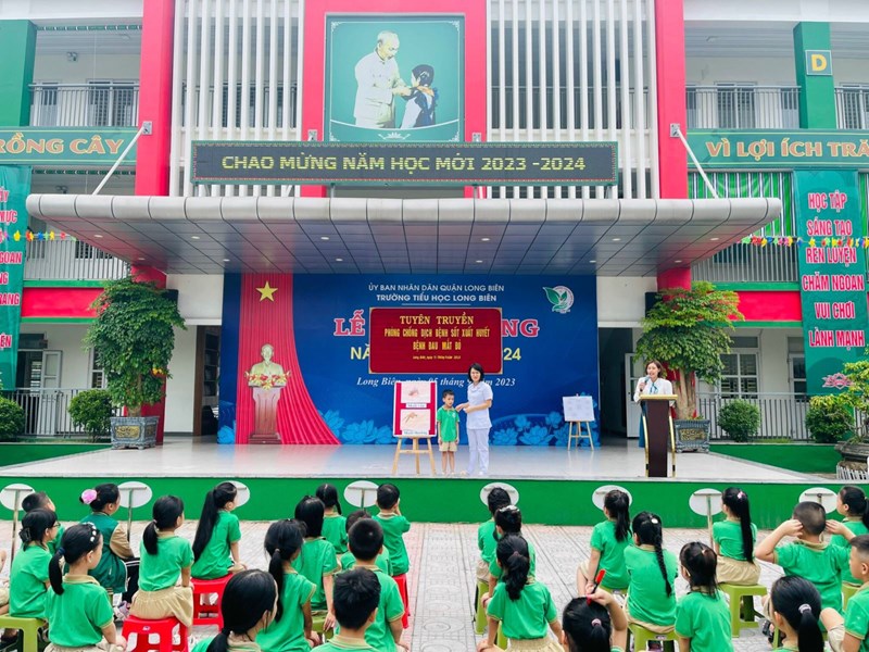 Trường Tiểu học Long Biên thực hiện công tác tuyên truyền phòng chống dịch bệnh đầu năm học