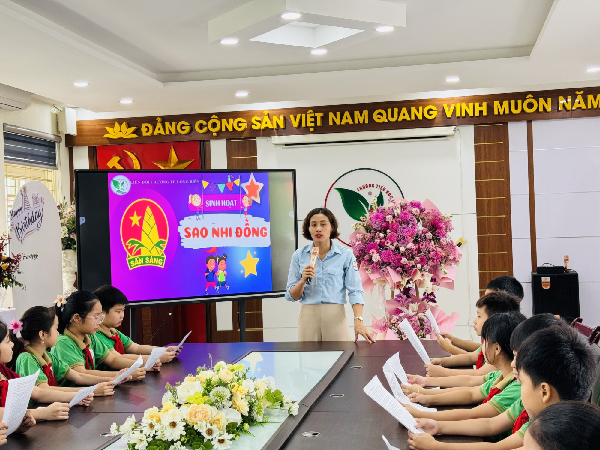 Liên đội trường Tiểu học Long Biên tổ chức tập huấn sinh hoạt truyền thống chủ đề  Mừng sinh nhật Bác - Tự hào truyền thống Đội”