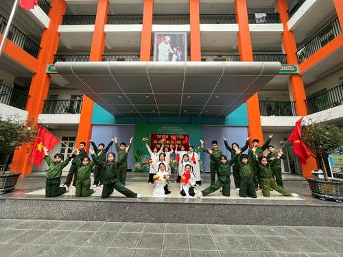 Sinh hoạt dưới cờ tuần 16: Chào mừng kỉ niệm 79 năm ngày thành lập Quân đội nhân dân Việt Nam