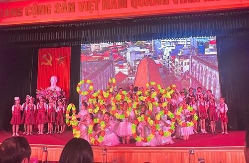 Học sinh trường Tiểu học Ngọc Lâm tham dự Liên hoan hợp xướng học sinh phổ thông quận Long Biên năm học 2023 - 2024