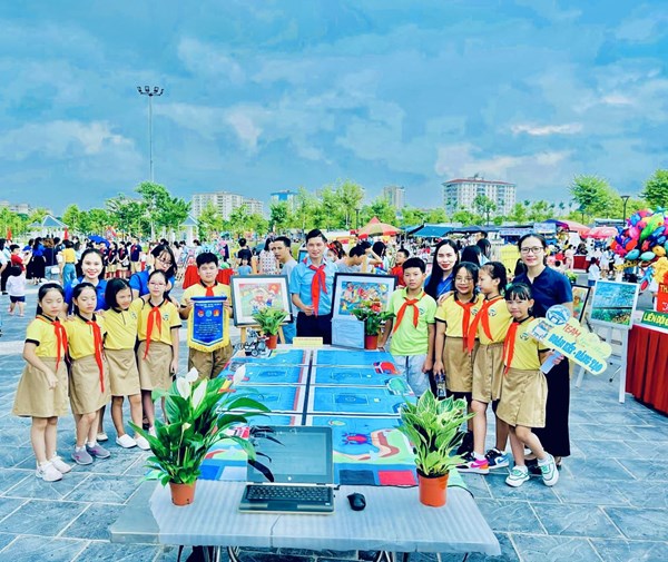 Thiếu nhi Tiểu học Ngọc Thụy tham dự   Ngày hội Thanh thiếu nhi quận Long Biên   năm 2023.