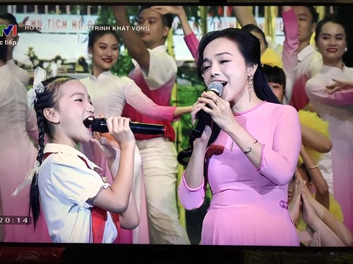 Họa mi Lâm Ngọc Diệp tham gia biểu diễn chương trình nghệ thuật của đài Truyền hình Việt Nam 