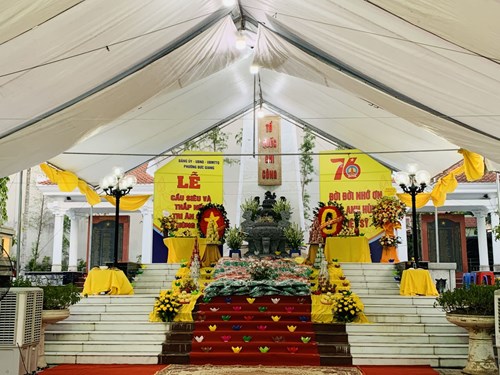 Trường Tiểu học Ngô Gia Tự tham gia lễ dâng hương tại đài tưởng niệm liệt sĩ phường Đức Giang