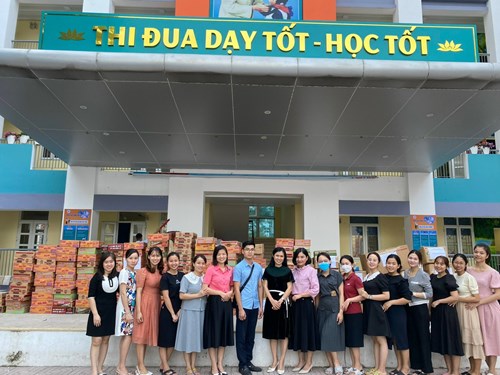 Chi đoàn trường Tiểu học Phúc Đồng chung tay lan tỏa yêu thương, tiếp sức các em học sinh vùng cao vui đến trường