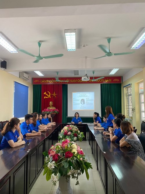 Chi đoàn trường Tiểu học Phúc Đồng tổ chức sinh hoạt chi đoàn tháng 3 với Chủ điểm: Vai trò của Đoàn thanh niên trong xây dựng Đảng
