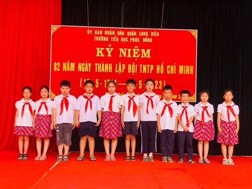 Trường Tiểu học Phúc Đồng tổ chức Lễ kết nạp đội viên mới 