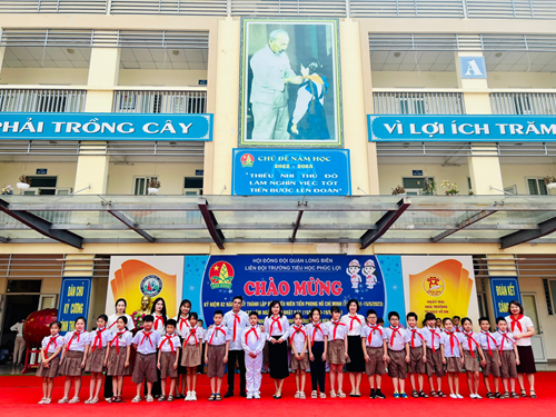 Chào mừng 82 năm ngày thành lập đội thiếu niên tiền phong Hồ Chí Minh - 133 năm ngày sinh nhật Bác Hồ kính yêu Ngày hội nhận hoàn thành chương trình rèn luyện đội viên