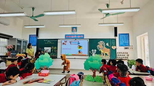 Giáo viên khối 1 trường Tiểu học Thạch bàn A tích cực vận dụng các phương pháp dạy học tích cực phát huy hứng thú học tập cho học sinh qua tiết chuyên đề Tiếng Việt - Kể chuyện “Sư tử và Chuột nhắt” 