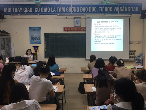 Trường Tiểu học Thạch Bàn A tổ chức tập huấn  bồi dưỡng kiến thức chăm sóc sức khỏe sinh sản vị thành niên  và kỹ năng phòng tránh xâm hại trẻ em cho cán bộ, giáo viên, nhân viên
