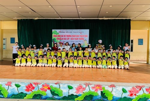 Hân hoan chào đón các con học sinh trường mầm non đến thăm trường Tiểu học Thạch Bàn A