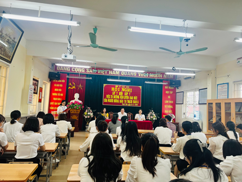 Hội nghị lấy ý kiến góp ý việc tu dưỡng rèn luyện đạo đức của người đứng đầu trường Tiểu học Thạch Bàn A