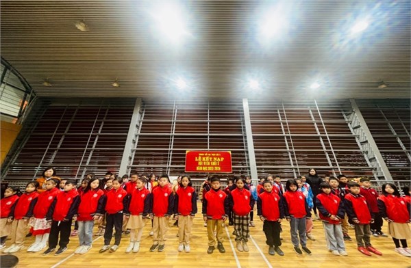 Liên Đội trường Tiểu học Thạch Bàn A tổ chức lễ kết nạp Đội viên mới cho các em học sinh khối lớp 3