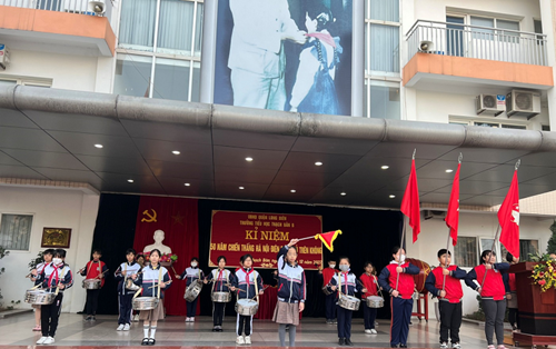 Trường Tiểu học Thạch Bàn B tổ chức kỉ niệm 50 năm chiến thắng Hà Nội – Điện Biên Phủ trên không