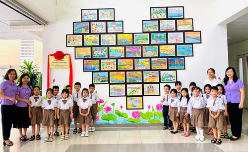 Liên đội trường Tiểu học Thạch Bàn B với CTMN chào mừng kỉ niệm 20 năm thành lập quận Long Biên.