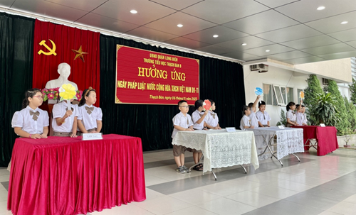 Trường Tiểu học Thạch Bàn B hưởng ứng Ngày pháp luật nước Cộng hòa XHCN Việt Nam 9/11.