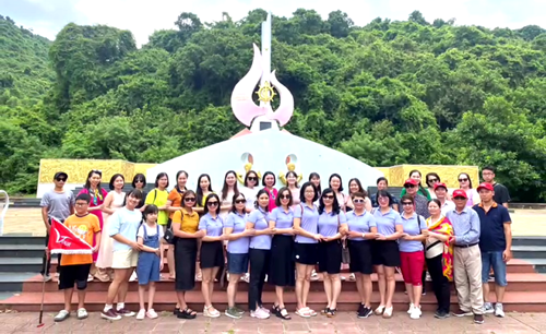 Trường Tiểu học Thạch Bàn B tổ chức tham quan nghỉ dưỡng cho CB-GV-NV hè năm 2023