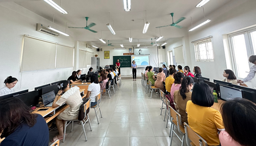 Trường Tiểu học Thạch Bàn B tổ chức tập huấn ứng dụng CNTT và chuyển đổi số trong công tác quản lí và dạy học cho cán bộ, giáo viên 