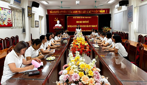 Chi bộ trường Tiểu học Thạch bàn B tổ chức sinh hoạt chính trị, tư tưởng thực hiện chỉ thị số 24-CT/TU của Ban Thường vụ Thành ủy Hà Nội.