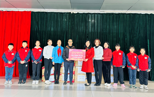 Trường Tiểu học Thạch Bàn B ủng hộ chương trình Xuân yêu thương 2024