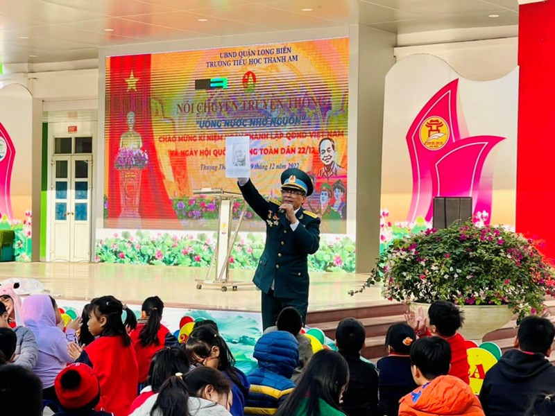 Trường TH Thanh Am tổ chức nói chuyện truyền thống chào mừng kỉ niệm 78 năm ngày thành lập QĐND Việt Nam. 50 năm chiến thắng Điện Biên Phủ trên không 