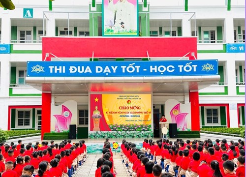 Buổi sinh hoạt dưới cờ chào mừng kỷ niệm 69 năm Ngày Giải phóng Thủ đô của trường Tiểu học Thanh Am