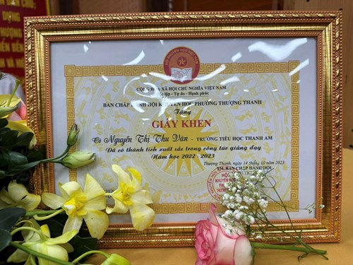 Giấy khen đ/c Nguyễn Thị Thu Vân đã có thành tích xuất sắc trong công tác giảng dạy năm học 2022 - 2023.