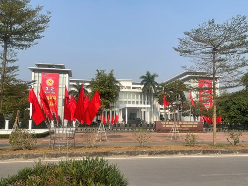 Quận Long Biên rực rỡ cờ hoa mừng Đảng, mừng Xuân Quý Mão 2023