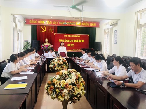 Chi bộ trường Tiểu học Thượng Thanh tổ chức kiểm điểm, đánh giá, xếp loại tổ chức đảng, đảng viên.