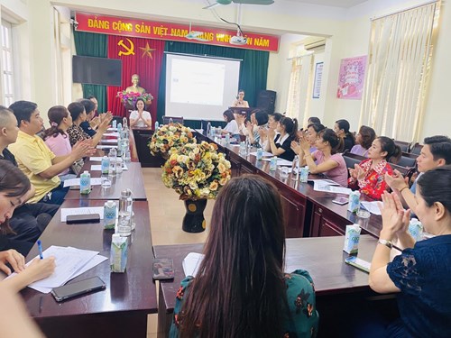 Trường Tiểu học Thượng Thanh phối hợp Bệnh viện Tâm thần Hà Nội tuyên truyền và bồi dưỡng kiến thức sức khỏe học đường cho CBGVNV và CMHS nhà trườngy