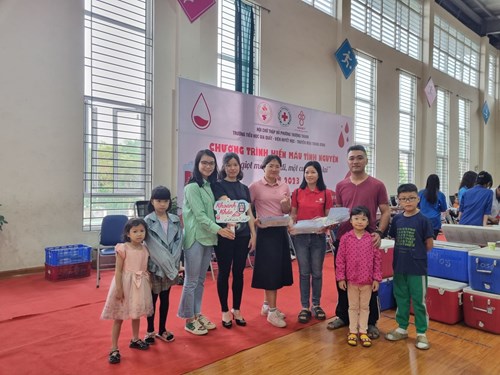 Chi hội Chữ thập đỏ trường Tiểu học Thượng Thanh với phong trào Hiến máu tình nguyện